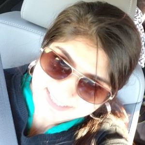 Meet your Posher, Mona